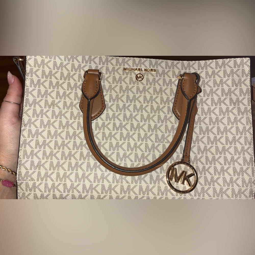 Michael Kors Purse with matching wallet/wristlet
